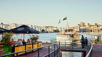 Skärgårdskänsla mitt i stan. I Hammarby Sjöstad får ni en unik blandning av stadspulsen och havets lugn. Skärgårdskänsla mitt i stan. I Hammarby Sjöstad får ni en unik blandning av stadspulsen och havets lugn.