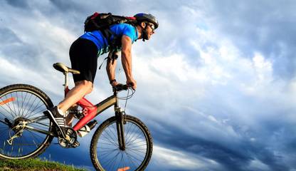 Här finns gott om träningsmöjligheter. Åk skidor nerför Hammarbybacken eller cykel uppför. Lumaparksvägen 9