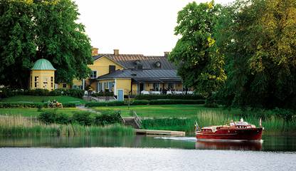 Ta en lunch eller AW på Stallmästaregården Hotell & Restaurang Sveavägen 159