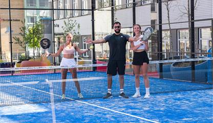 Mitt i Solna Business Park finns en aktivitetsplan utformad utifrån FN:s 17 hållbarhetsmål och rymmer bland annat en padelplan. Svetsarvägen 7