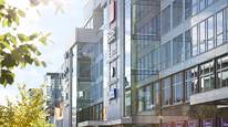 Från klassisk industrikänsla till innovativ nyproduktion. Solna Business Park rymmer en stor arkitektonisk mångfald. Från klassisk industrikänsla till innovativ nyproduktion. Solna Business Park rymmer en stor arkitektonisk mångfald.