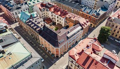 A10 Drönarbild fasad och tak Trädgårdsgatan 18
