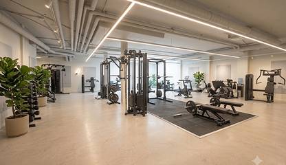 Lokal tömd och inredd för gymverksamhet med hjälp av AI Hammarbyvägen 16